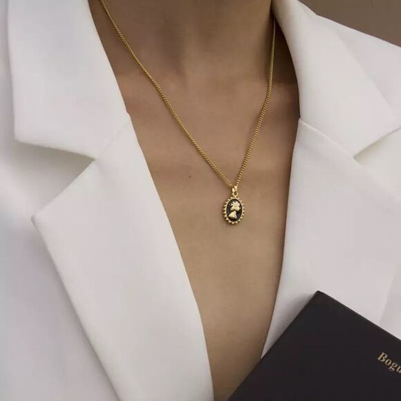 18K Gold Plated Vintage Queen Elizabeth Pendant Necklace‎ 1 - Picture 6 of 6